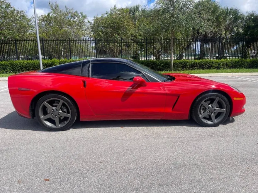 2005 Chevrolet Corvette photo 1