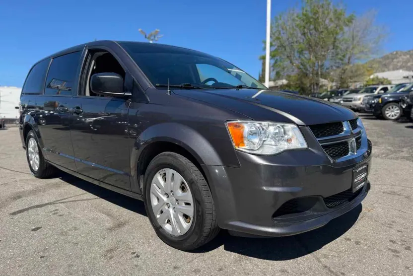 2018 Dodge Grand Caravan SE photo 1