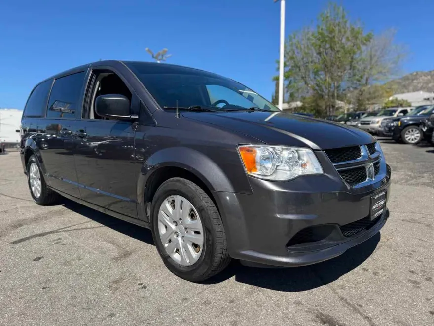 2018 Dodge Grand Caravan SE photo 1