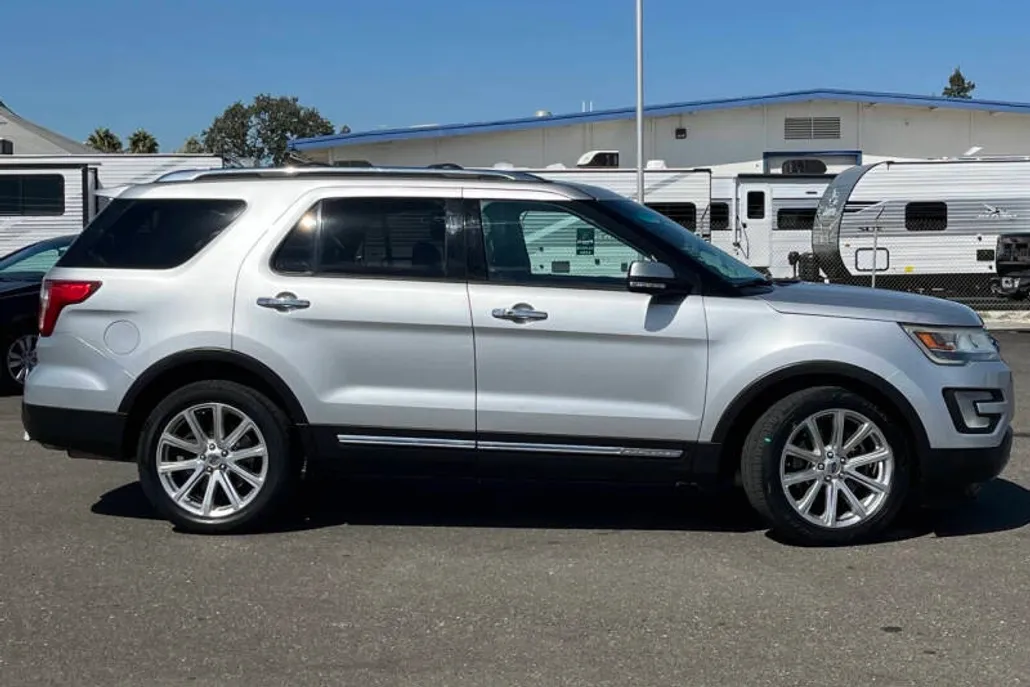 2016 Ford Explorer Limited photo 1
