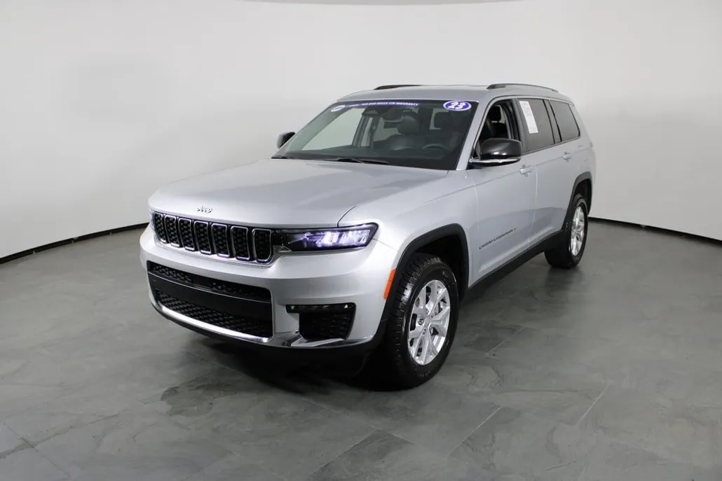 2023 Jeep Grand Cherokee Limited photo 1