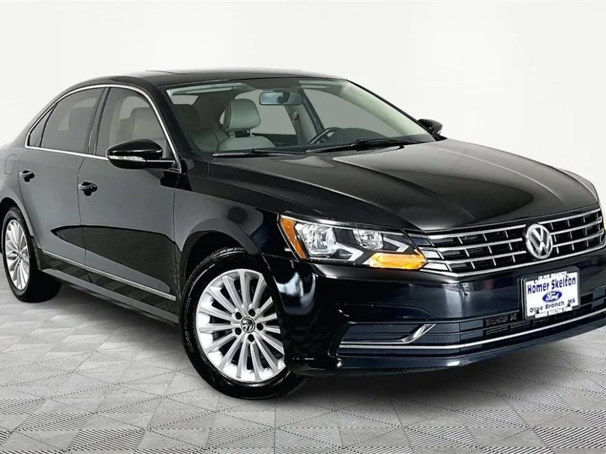 2017 Volkswagen Passat SE photo 1