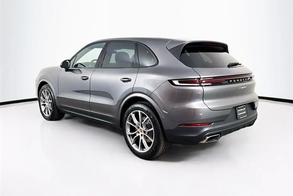 2025 Porsche Cayenne photo 1
