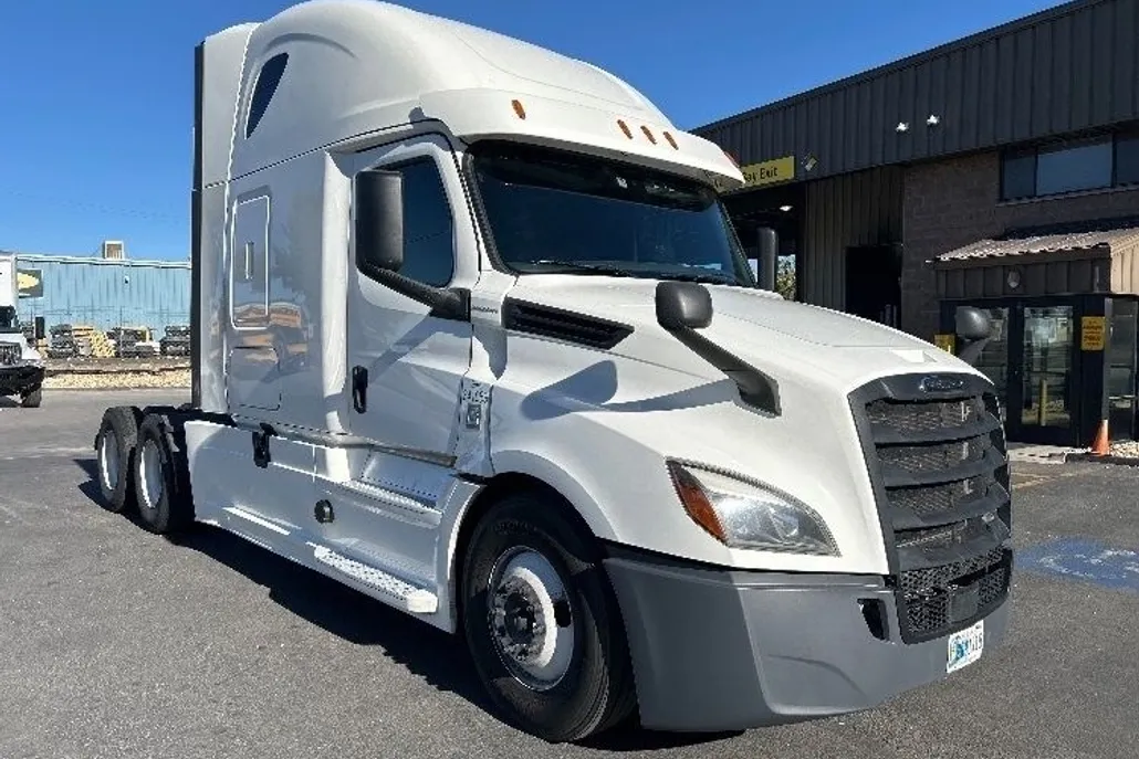 2020 Freightliner Cascadia 126" Sleeper Cab photo 1