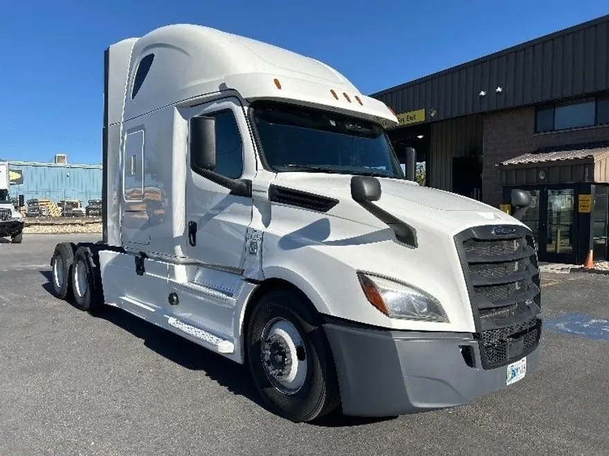 2020 Freightliner Cascadia 126" Sleeper Cab photo 1