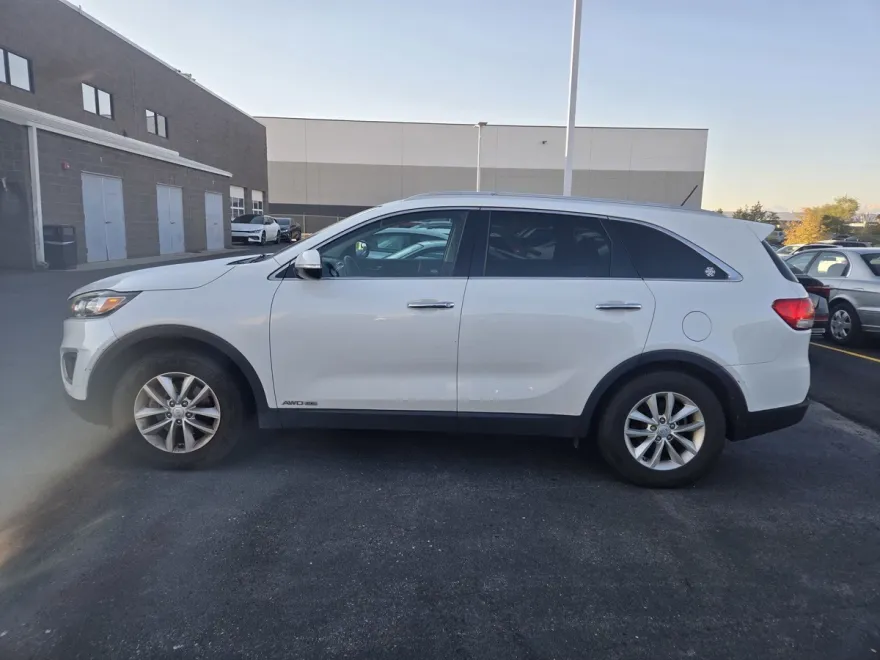 2017 Kia Sorento LX V6 photo 1