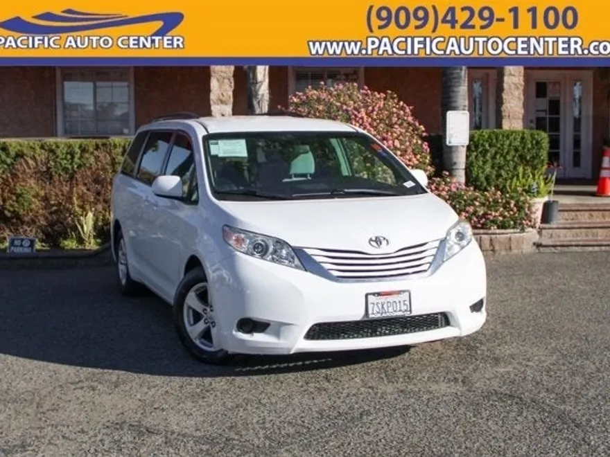 2016 Toyota Sienna L photo 1