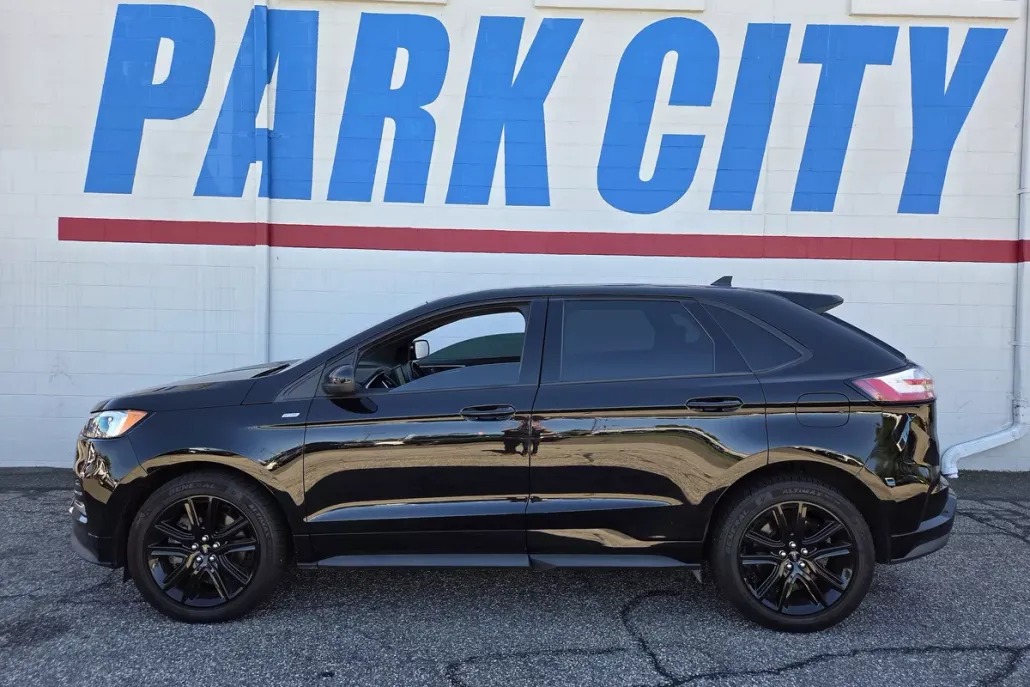 2021 Ford Edge ST photo 1