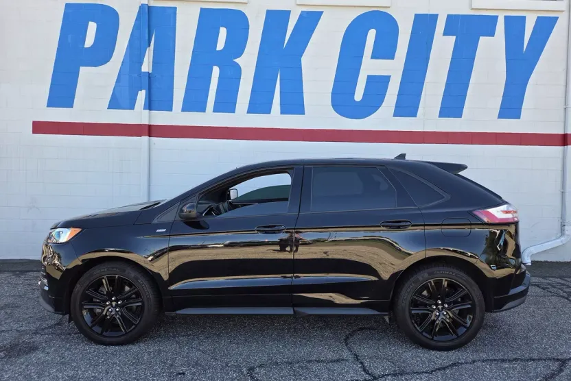 2021 Ford Edge ST photo 1