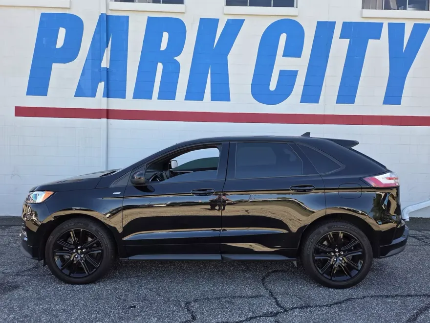2021 Ford Edge ST photo 1