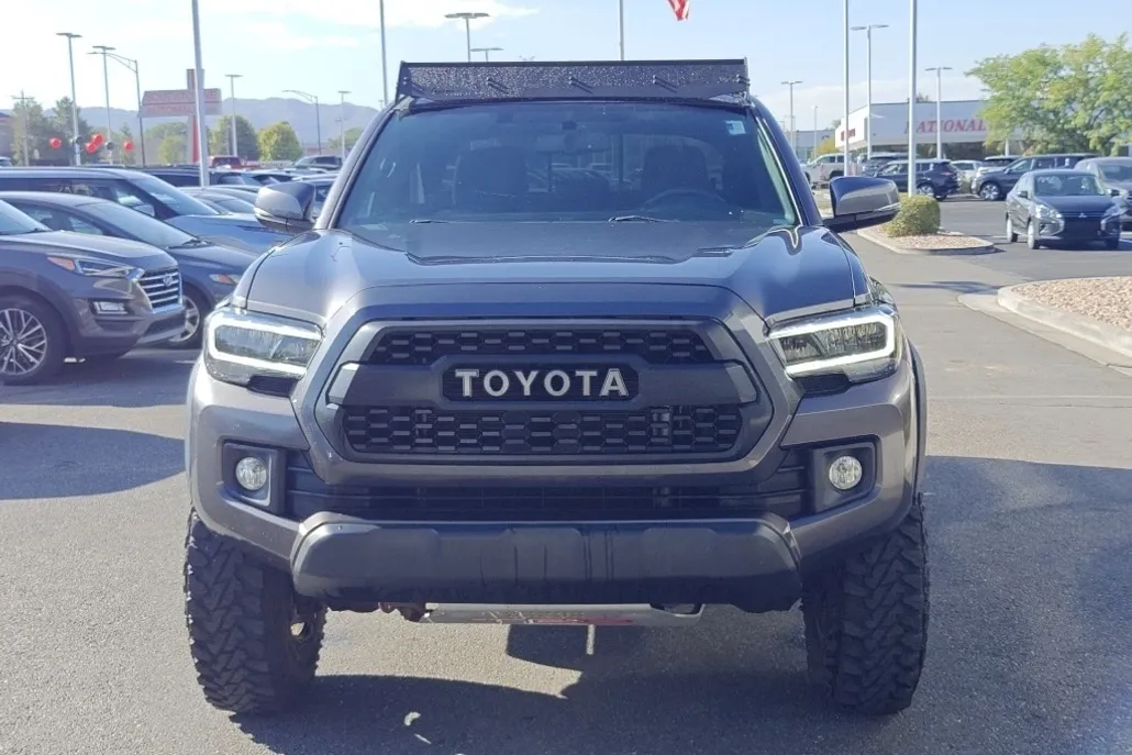 2017 Toyota Tacoma TRD Off-Road photo 1