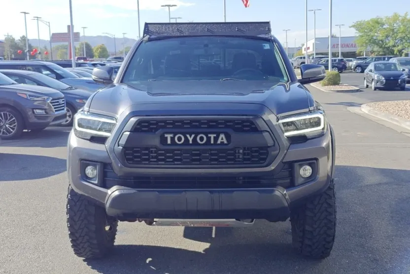 2017 Toyota Tacoma TRD Off-Road photo 1