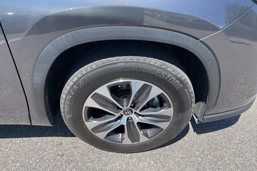 2024 Toyota Highlander Hybrid XLE photo 1