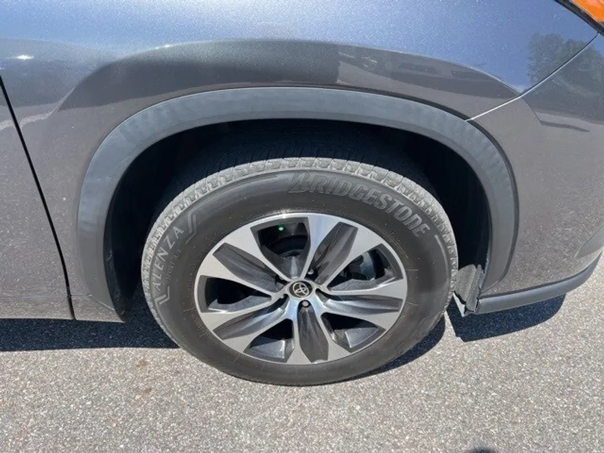 2024 Toyota Highlander Hybrid XLE photo 1