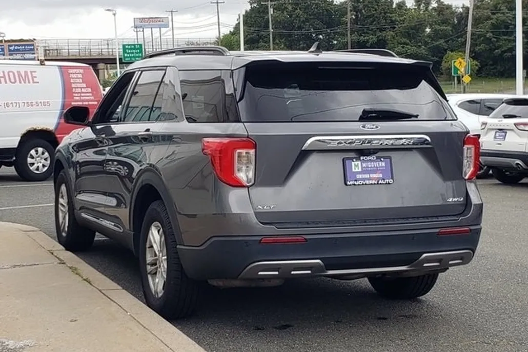 2022 Ford Explorer XLT photo 1