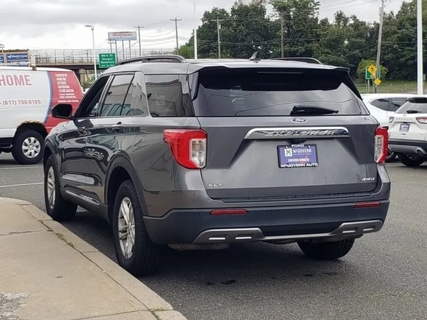 2022 Ford Explorer XLT photo 1