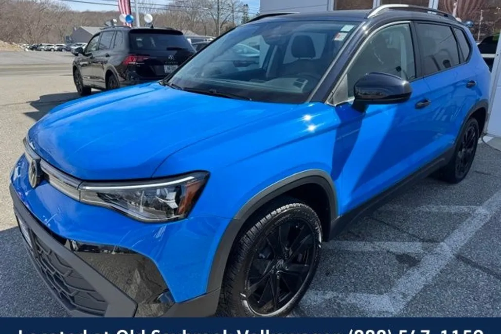 2025 Volkswagen Taos SE photo 1