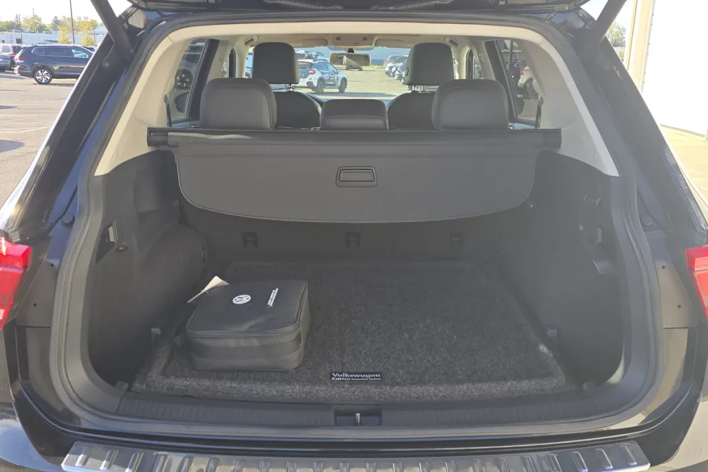 2018 Volkswagen Tiguan SEL photo 1