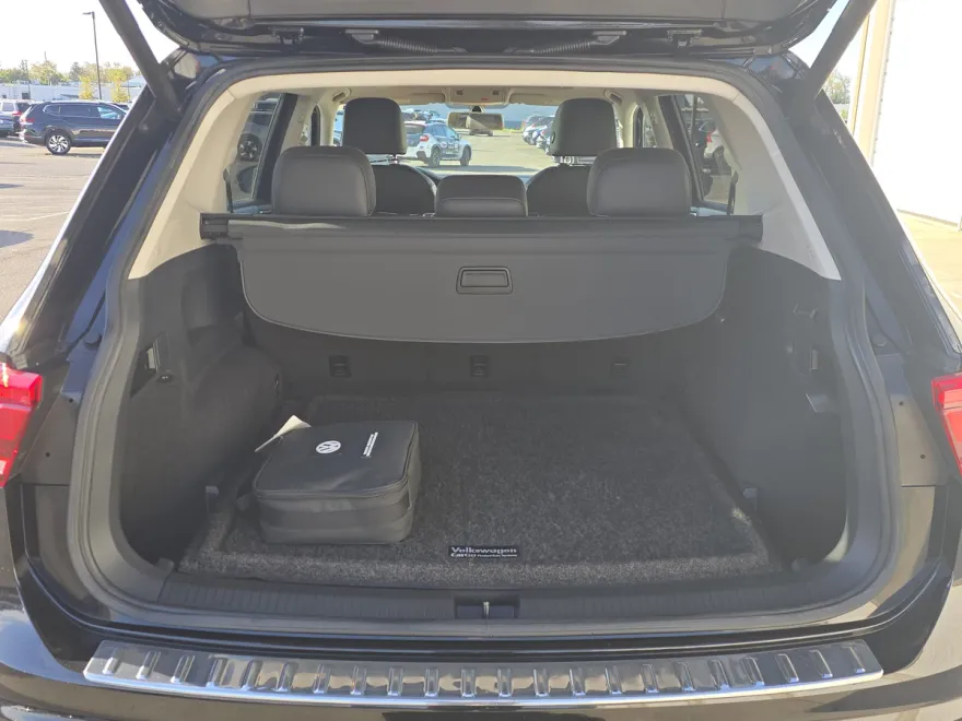 2018 Volkswagen Tiguan SEL photo 1