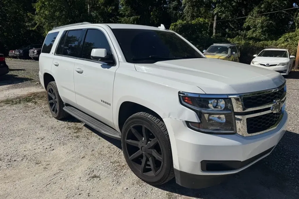 2017 Chevrolet Tahoe LT photo 1