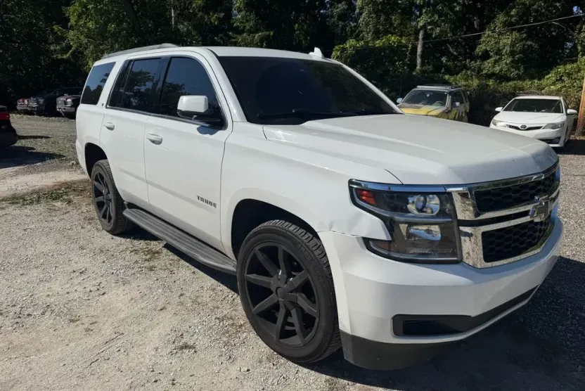 2017 Chevrolet Tahoe LT photo 1