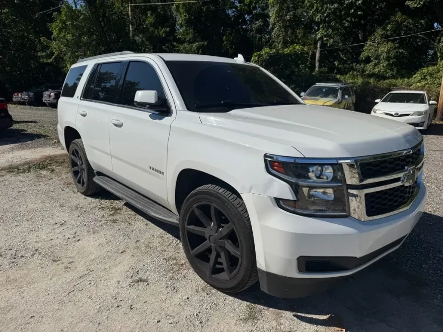 2017 Chevrolet Tahoe LT photo 1