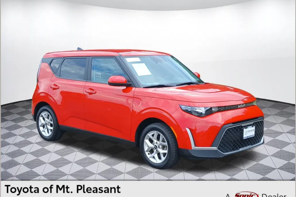 2023 Kia Soul LX photo 1