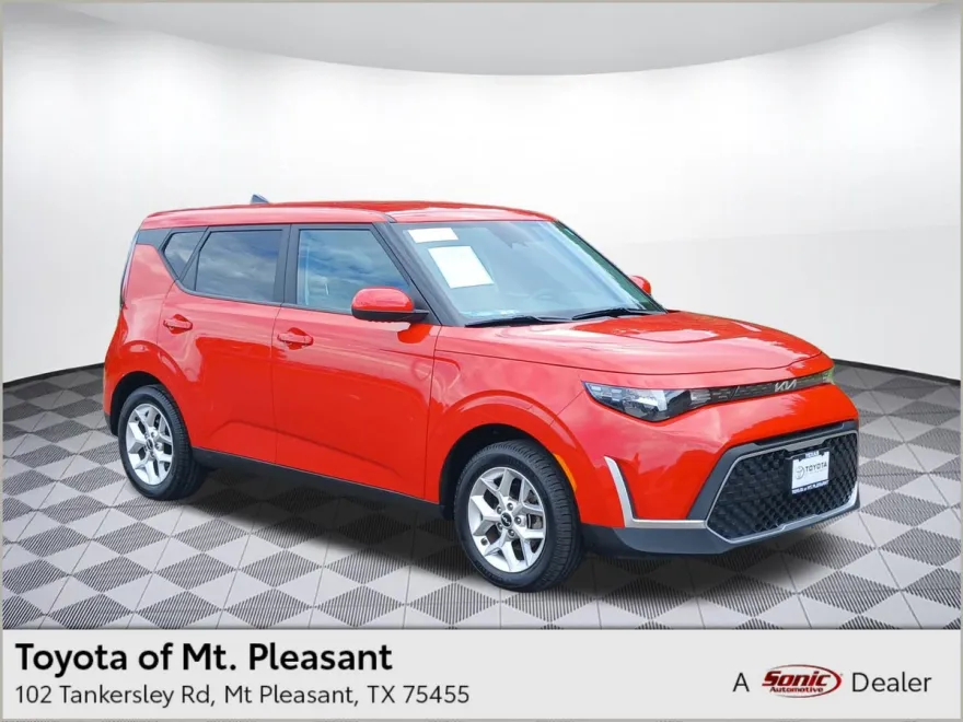 2023 Kia Soul LX photo 1