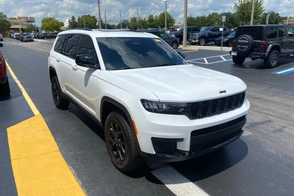 2025 Jeep Grand Cherokee Altitude X photo 1