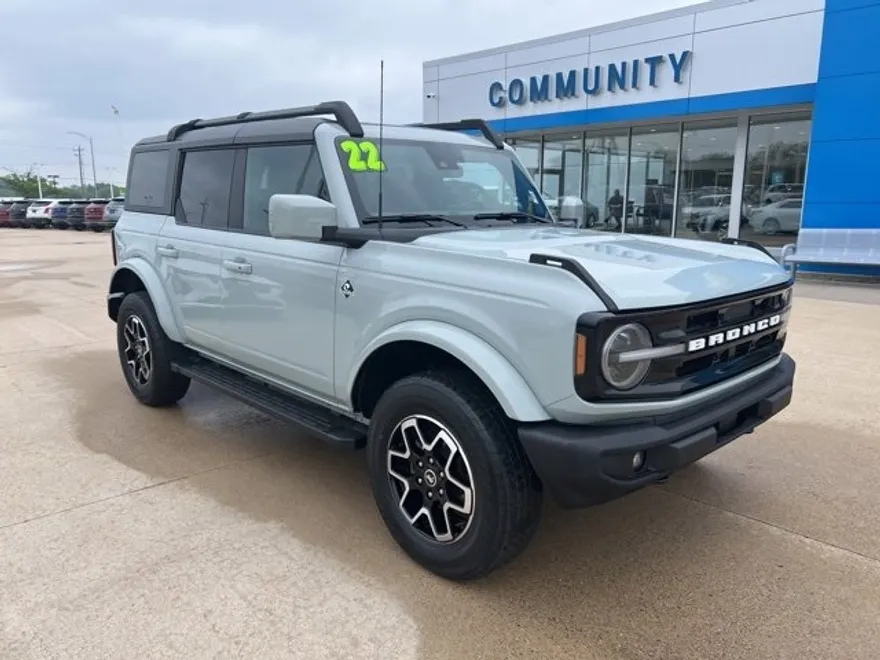 2022 Ford Bronco Base photo 1