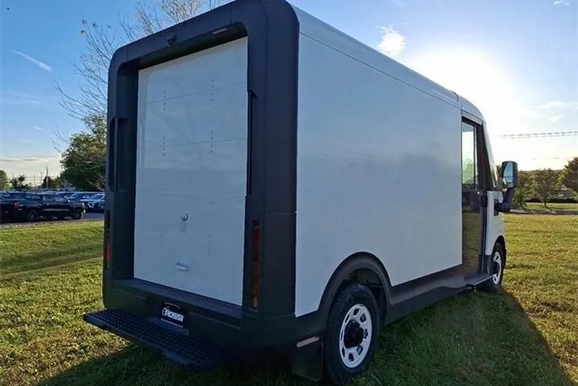 2025 Chevrolet BrightDrop 400 photo 1