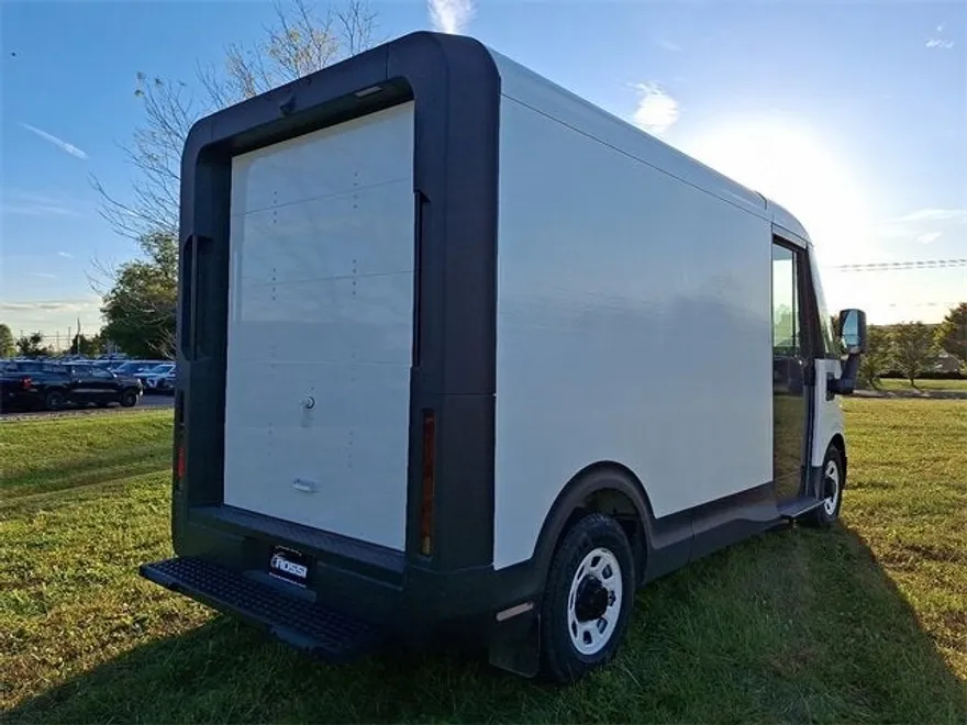 2025 Chevrolet BrightDrop 400 photo 1