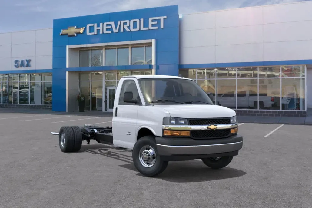 2025 Chevrolet Express Cutaway Van photo 1