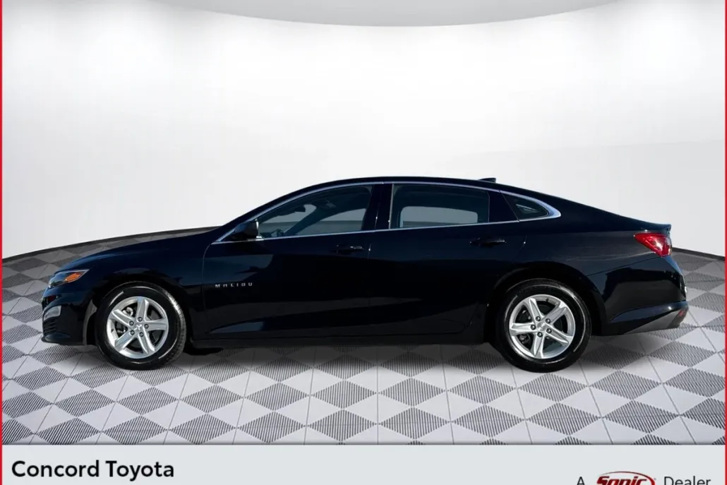 2024 Chevrolet Malibu 1LT photo 1