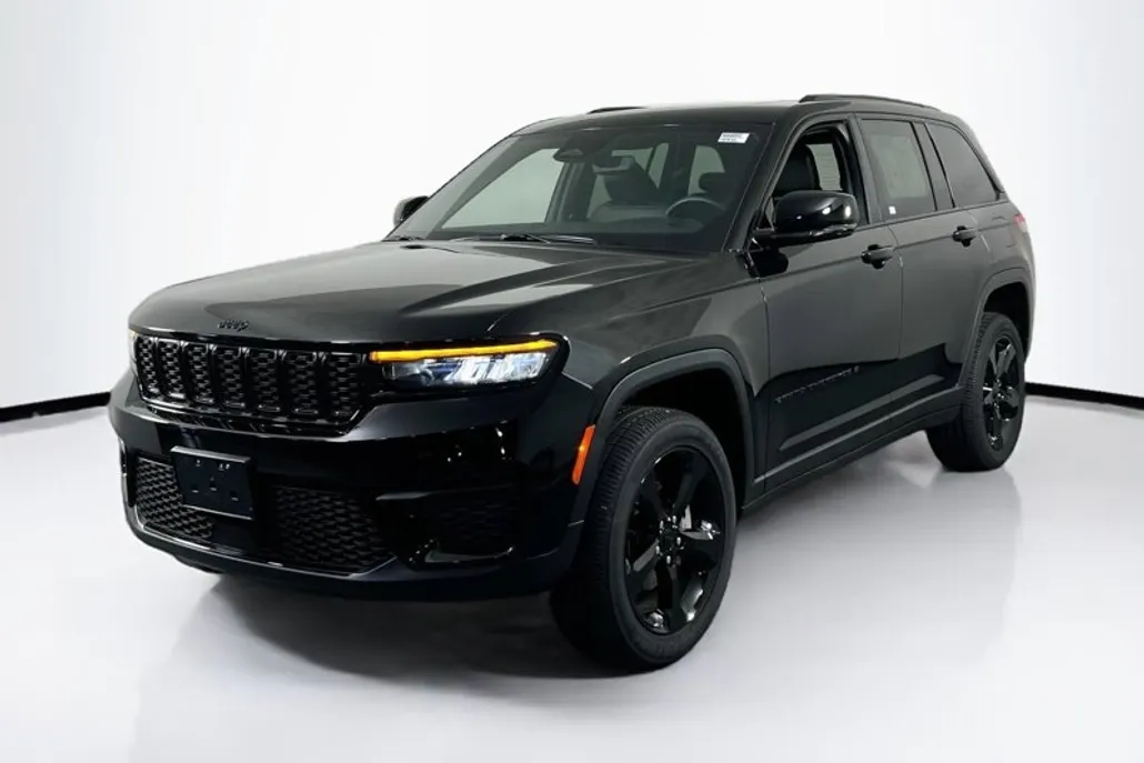 2022 Jeep Grand Cherokee Altitude photo 1