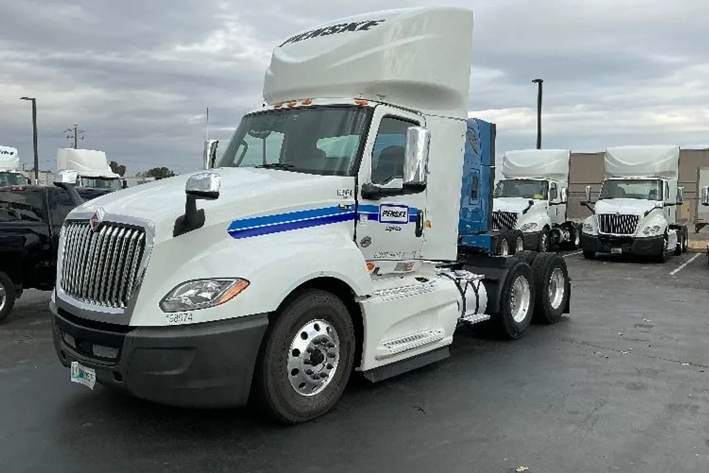 2018 International LT625 LT photo 1