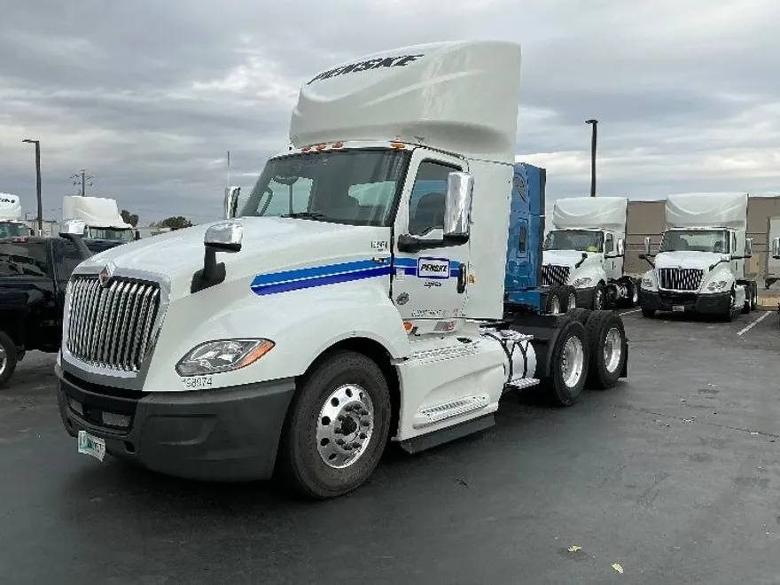 2018 International LT625 LT photo 1
