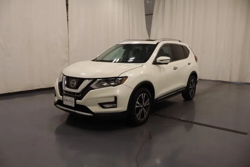 2017 Nissan Rogue SL photo 1