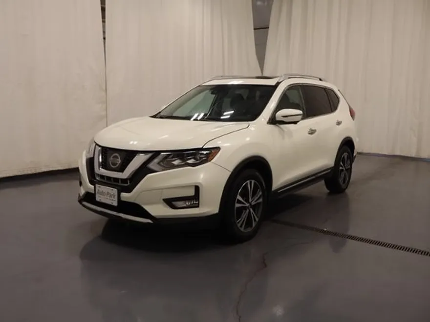 2017 Nissan Rogue SL photo 1
