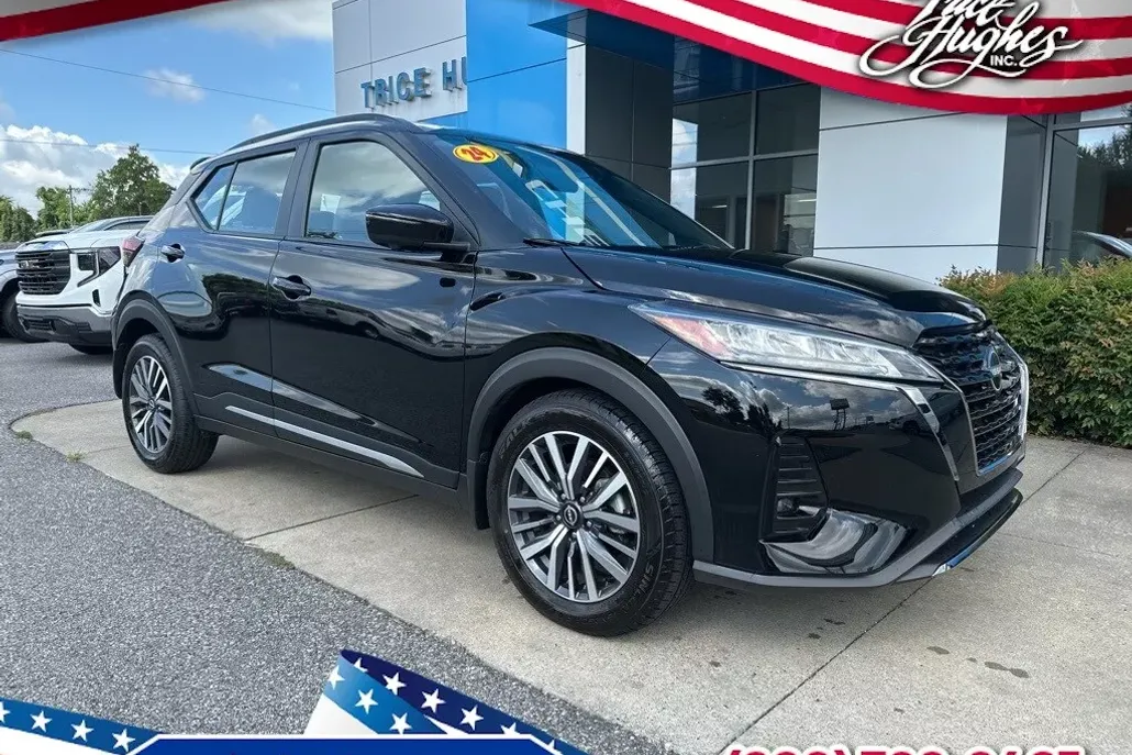 2024 Nissan Kicks SR photo 1
