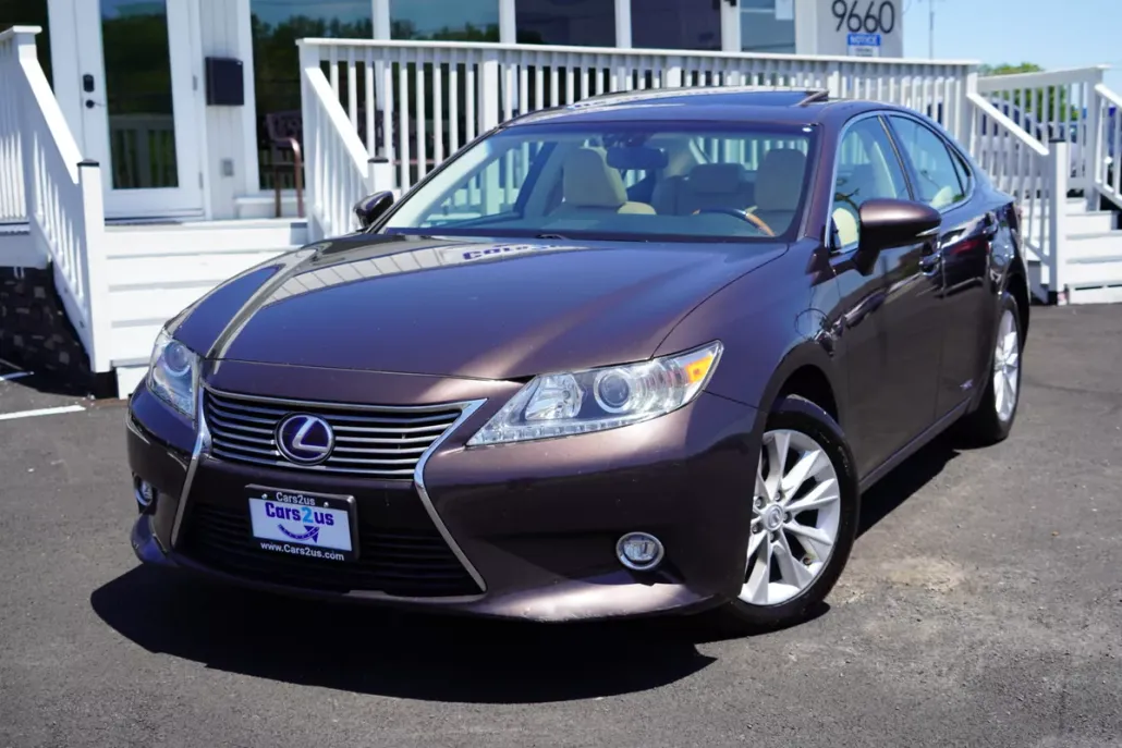 2015 Lexus ES 300h photo 1