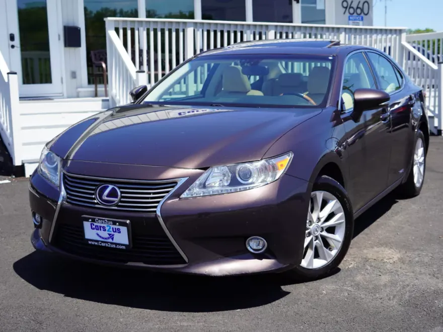 2015 Lexus ES 300h photo 1