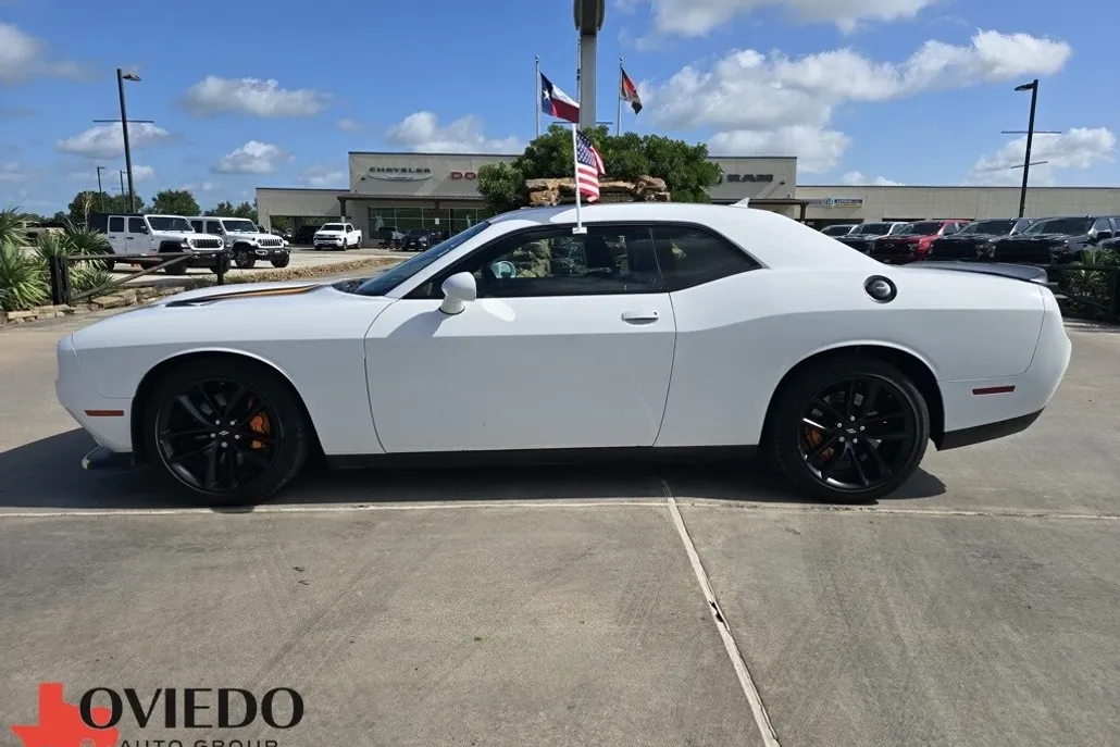 2023 Dodge Challenger GT photo 1