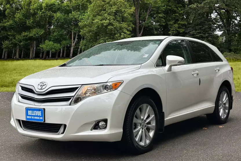 2013 Toyota Venza LE photo 1