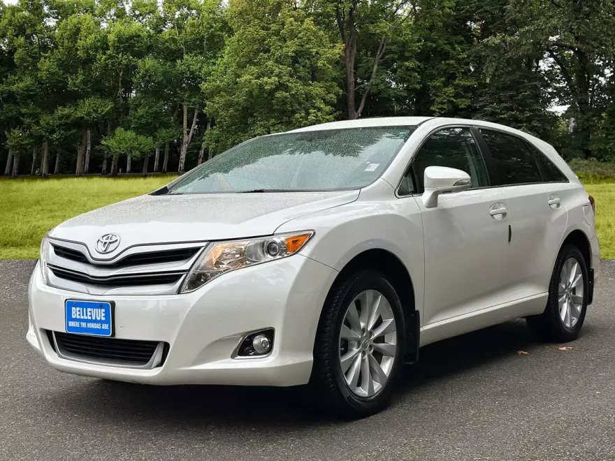 2013 Toyota Venza LE photo 1