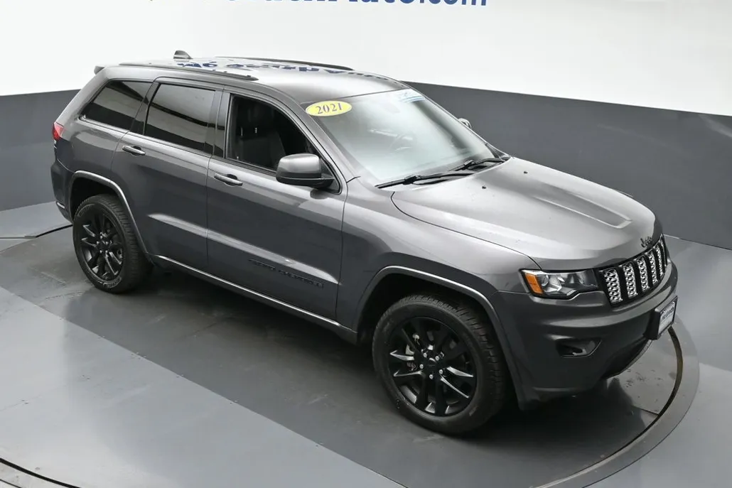 2021 Jeep Grand Cherokee Laredo X photo 1