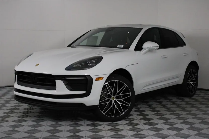 2025 Porsche Macan T photo 1