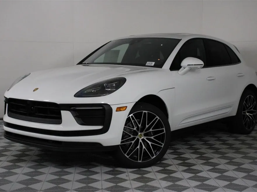 2025 Porsche Macan T photo 1