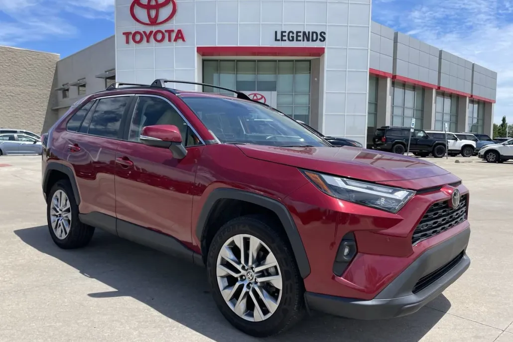 2022 Toyota RAV4 XLE Premium photo 1