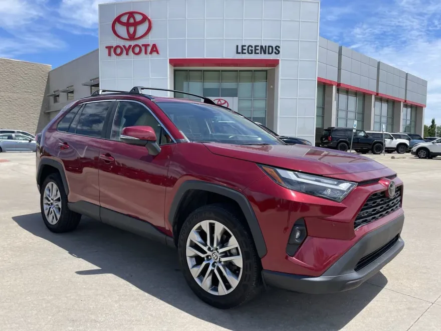 2022 Toyota RAV4 XLE Premium photo 1